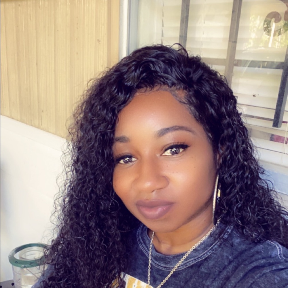 Meet your Posher, Latasha